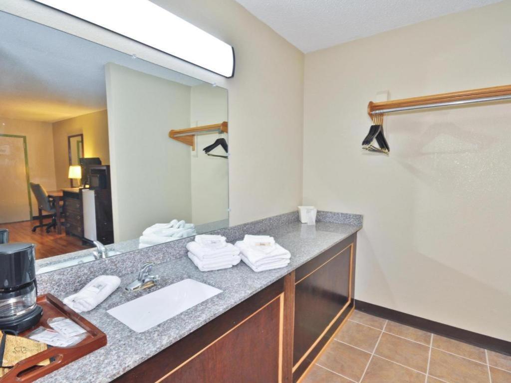Country Hearth Inn & Suites Marietta Smyrna Zewnętrze zdjęcie