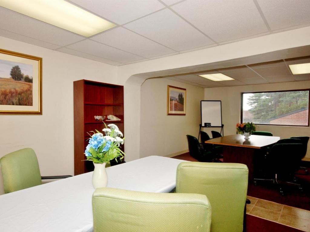 Country Hearth Inn & Suites Marietta Smyrna Zewnętrze zdjęcie