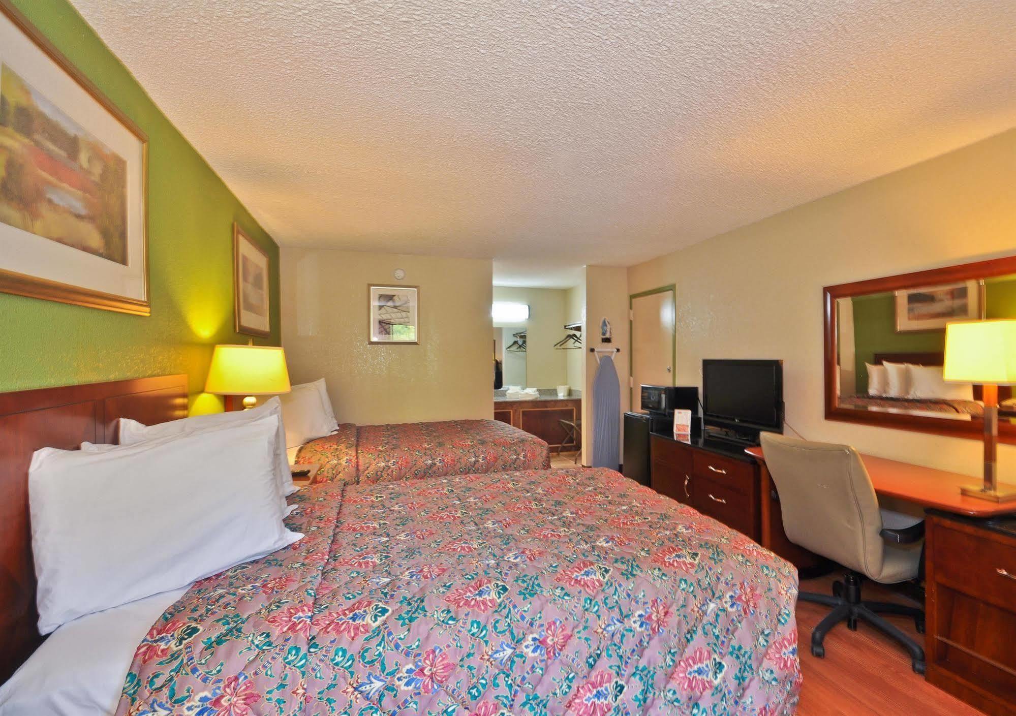 Country Hearth Inn & Suites Marietta Smyrna Zewnętrze zdjęcie